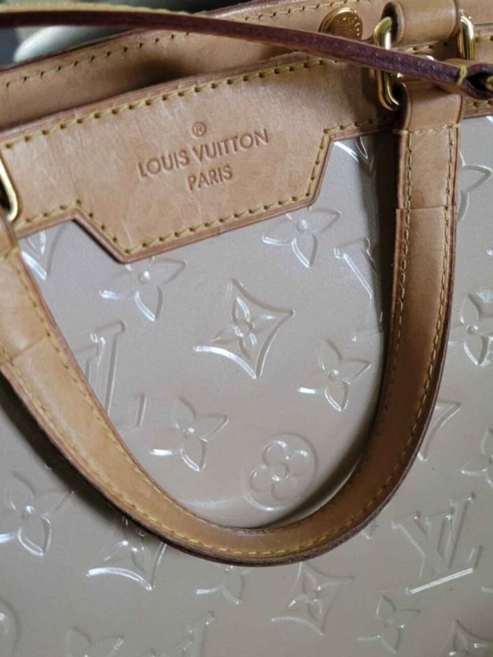 Louis Vuitton Brea Vernis MM Bag (Beige) like new - Picture 2 of 8